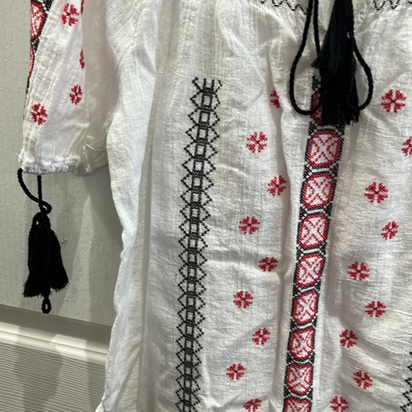 NWOT Boho top with embroidery - Picture 3 of 11